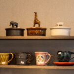 店内の隅には季節の和飾りを飾り付けています。