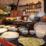 店内の隅には季節の和飾りを飾り付けています。