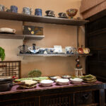 店内の隅には季節の和飾りを飾り付けています。